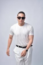 CAMISETA TEJIDO INTER CALADO  BLANCO CRUDO